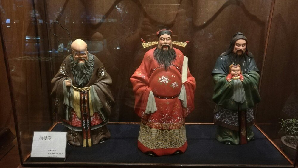 雕刻时光"泥人张"泥塑秉承传统技法,注重从绘画,戏曲,年画等姊妹艺术