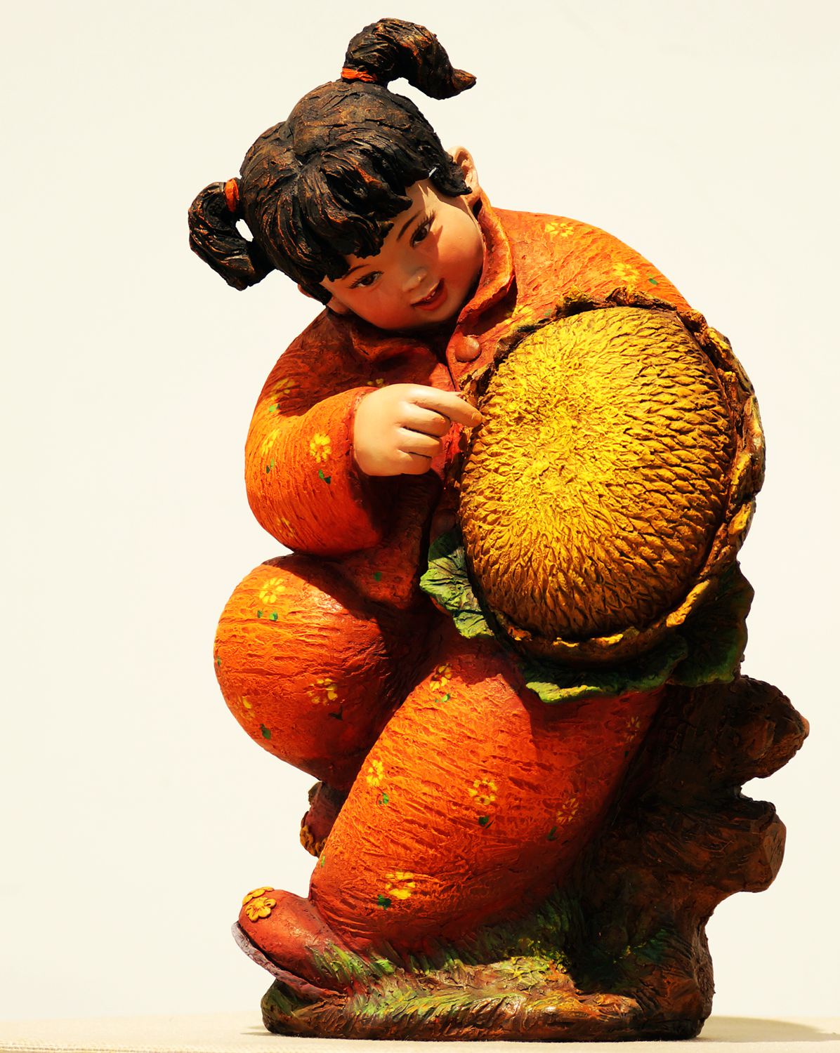 雕刻时光"泥人张"泥塑秉承传统技法,注重从绘画,戏曲,年画等姊妹艺术